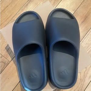 Adidas Yeezy slides